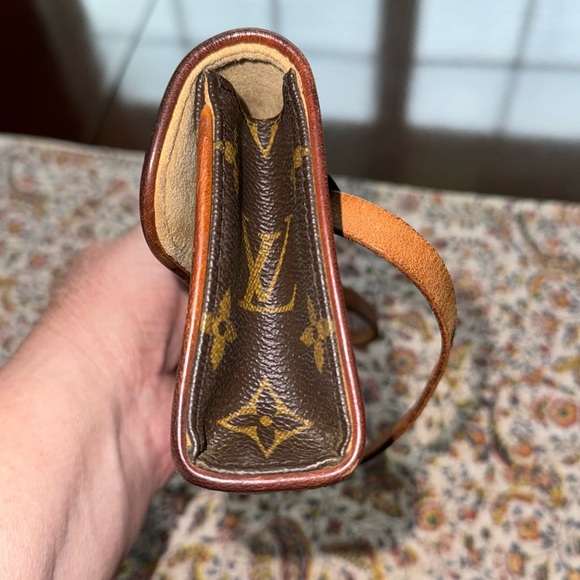 Louis Vuitton waist bag - Picture 5 of 9